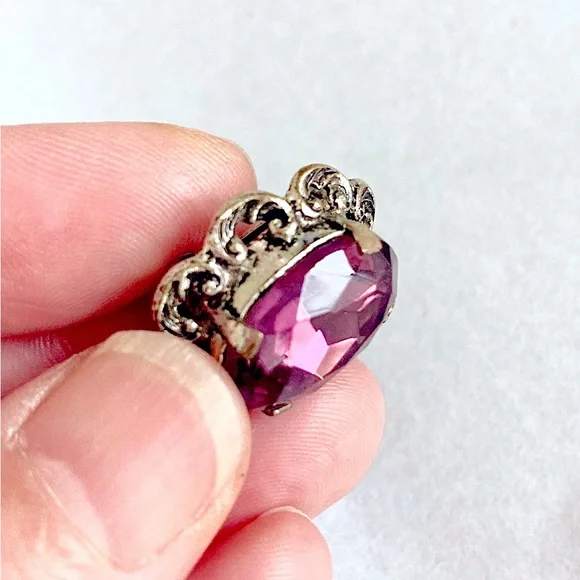 Vintage 60’s purple glass crystal clip on earrings Ornate setting - Picture 6 of 6